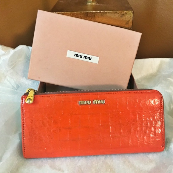 Miu Miu Handbags - TRADED ✖️